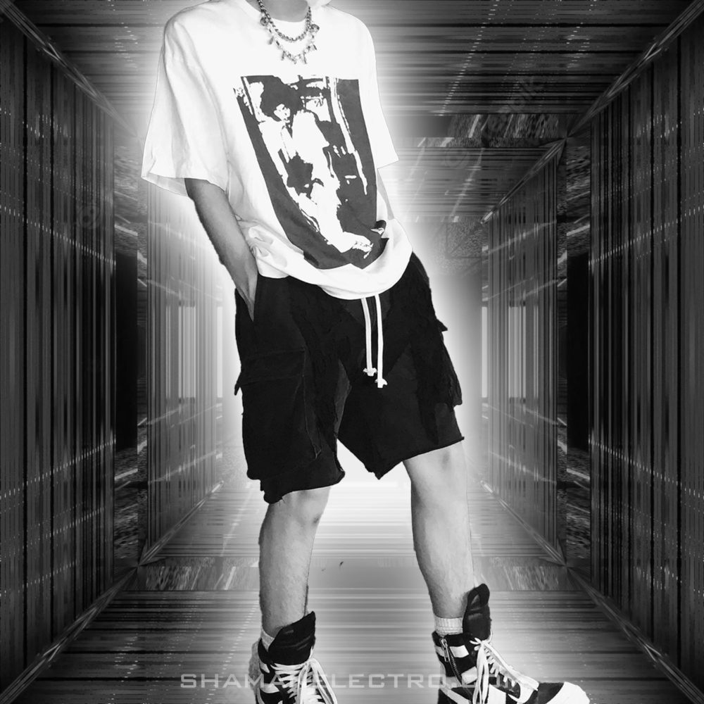 Broken Shorts Model Broken Shorts Model